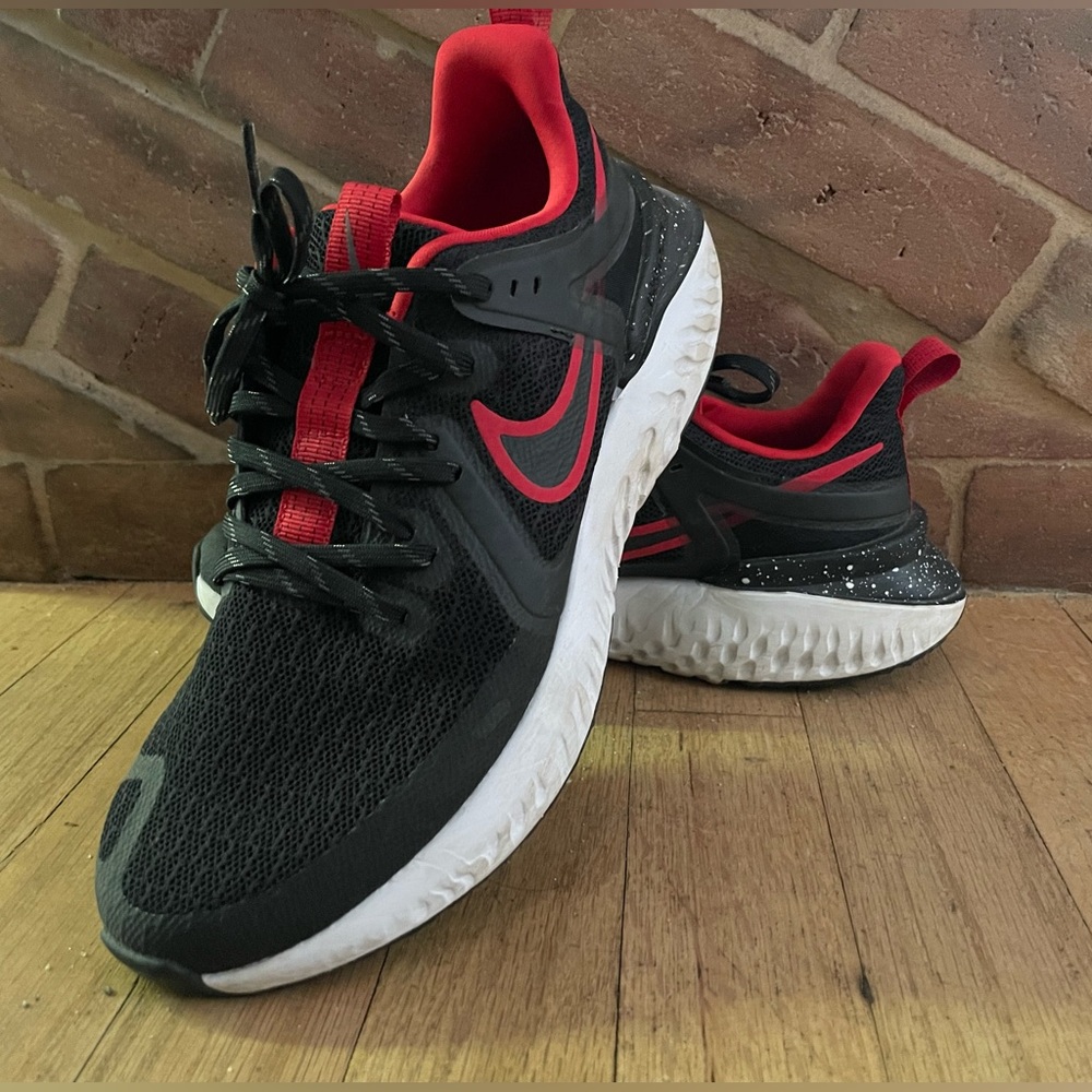 Nike React 🔴⚫️Limited Edition⚫️🔴 Sneakers - Size 7 men’s 8.5 women’s